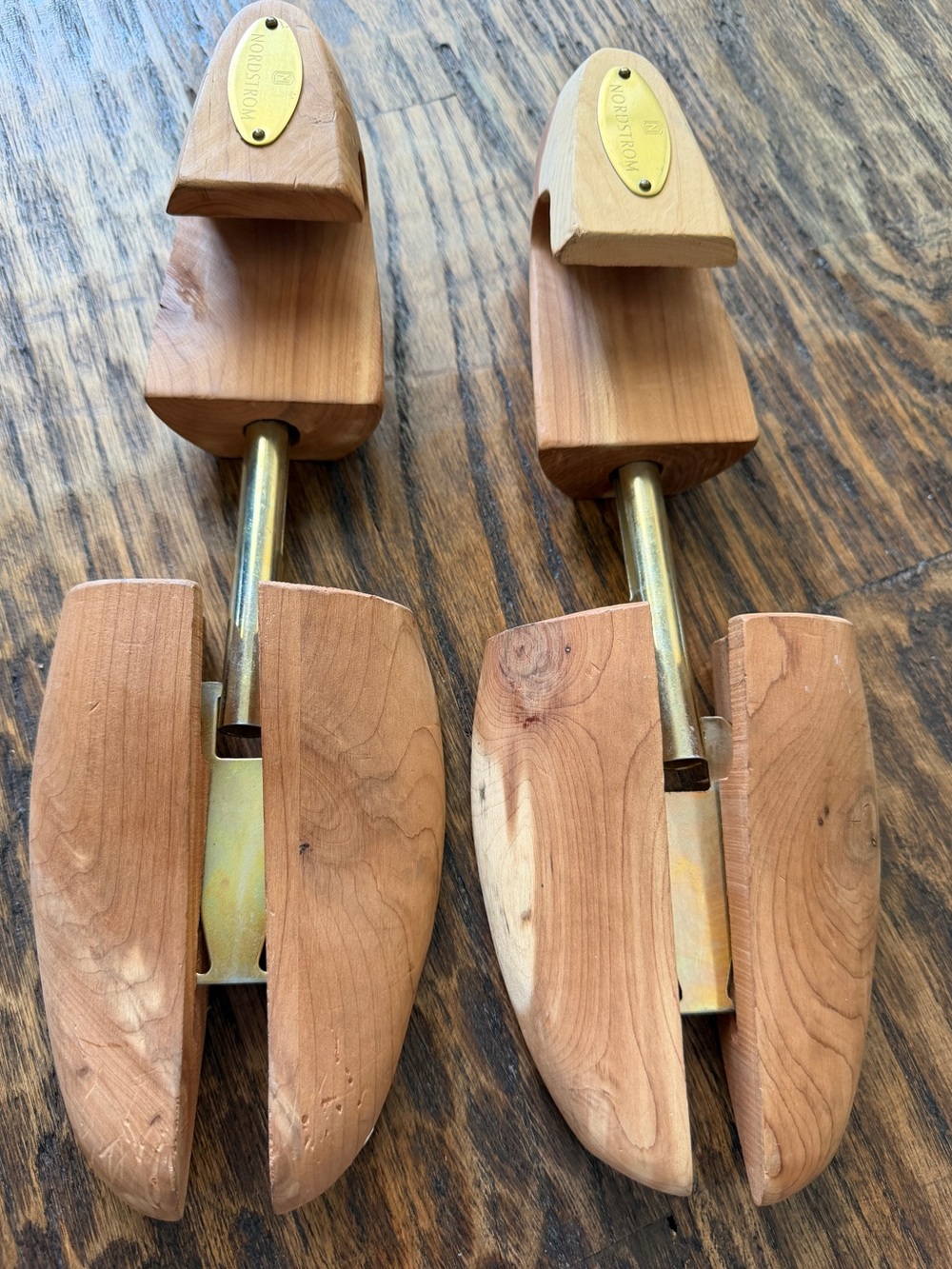 Nordstrom Cedar Wood Medium Shoe Tree Stretcher Shape Keeper Set - Picture 5 of 5